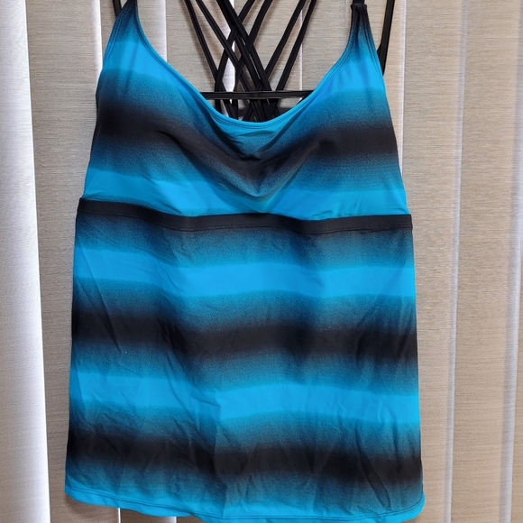 NWOT/ Plus Size Swimwear/ Top - Picture 5 of 8